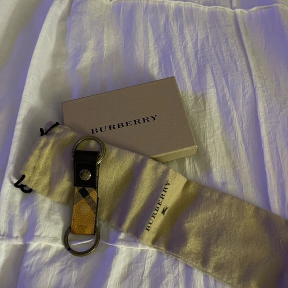 AUTHENTIC BURBERRY KEYCHAIN - Picture 8 of 8